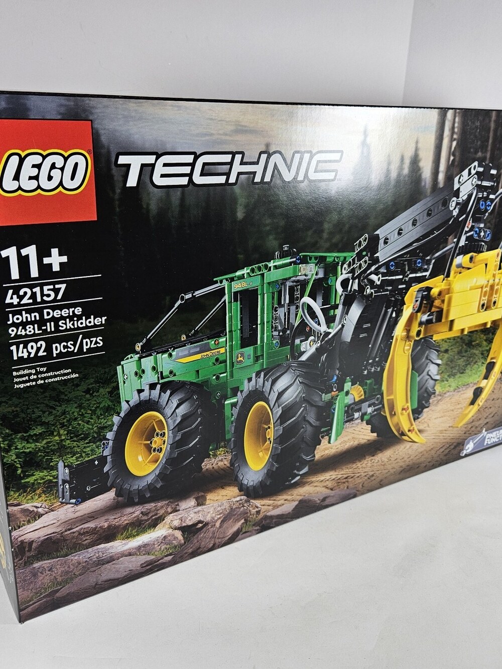 LEGO TECHNIC: John Deere 948l-II Skidder (42157)